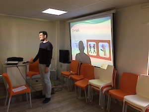 Hizmet İçi Eğitim Saatinde Tuncay İşler Öğretmenimiz Otizm Olan Çocuklarin Geçişler Sirasinda Sergileyebilecekleri Problem Daranişlari Önlemek Üzere Kullanilan Geçiş Stratejileri Hakkında Bilgi Verdi.