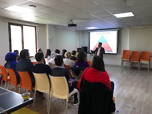 Kurucumuz Dr Gülçin Babaoğlu Hizmet İçi Eğitim Saatinde Akici Ve Doğru Okuma Stratejileri Hakkında , Kayhan Savaş Öğretmenimiz Psikomotor Egzersiz Beceri Öğretimi Sırasında Gömülü Öğretim Teknikleri Hakkında Bilgi Verdi.