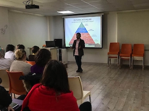 Kurucumuz Dr Gülçin Babaoğlu Hizmet İçi Eğitim Saatinde Akici Ve Doğru Okuma Stratejileri Hakkında , Kayhan Savaş Öğretmenimiz Psikomotor Egzersiz Beceri Öğretimi Sırasında Gömülü Öğretim Teknikleri Hakkında Bilgi Verdi.