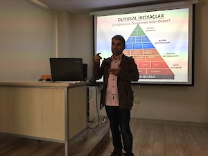 Kurucumuz Dr Gülçin Babaoğlu Hizmet İçi Eğitim Saatinde Akici Ve Doğru Okuma Stratejileri Hakkında , Kayhan Savaş Öğretmenimiz Psikomotor Egzersiz Beceri Öğretimi Sırasında Gömülü Öğretim Teknikleri Hakkında Bilgi Verdi.