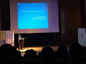 Otizmle Yaşamak Paneli