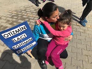 Çorlu Mesleki Ve Teknik Anadolu Lisesi De Otizme Mavi İşik Yakti