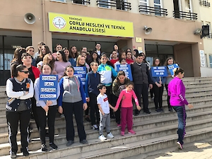 Çorlu Mesleki Ve Teknik Anadolu Lisesi De Otizme Mavi İşik Yakti