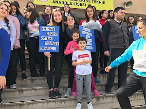 Çorlu Mesleki Ve Teknik Anadolu Lisesi De Otizme Mavi İşik Yakti