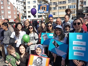 Down Sendromlular Farkindalik Yürüyüşüne Katildik