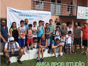 İed Wellness Spor Merkezi&#039;nin Sporculari Yüzme Ve Triatlon Yarişmasina Katildi