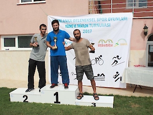 İed Wellness Spor Merkezi&#039;nin Sporculari Yüzme Ve Triatlon Yarişmasina Katildi