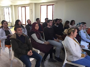 Hizmet İçi Eğitim Saatinde Tuncay İşler Öğretmenimiz Otizm Olan Çocuklarin Geçişler Sirasinda Sergileyebilecekleri Problem Daranişlari Önlemek Üzere Kullanilan Geçiş Stratejileri Hakkında Bilgi Verdi.