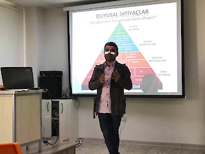 Kurucumuz Dr Gülçin Babaoğlu Hizmet İçi Eğitim Saatinde Akici Ve Doğru Okuma Stratejileri Hakkında , Kayhan Savaş Öğretmenimiz Psikomotor Egzersiz Beceri Öğretimi Sırasında Gömülü Öğretim Teknikleri Hakkında Bilgi Verdi.