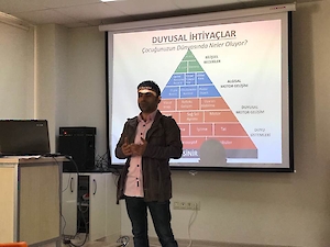 Kurucumuz Dr Gülçin Babaoğlu Hizmet İçi Eğitim Saatinde Akici Ve Doğru Okuma Stratejileri Hakkında , Kayhan Savaş Öğretmenimiz Psikomotor Egzersiz Beceri Öğretimi Sırasında Gömülü Öğretim Teknikleri Hakkında Bilgi Verdi.