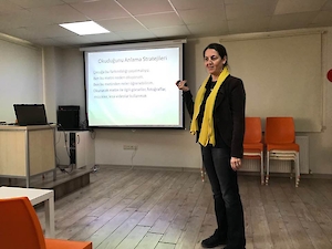 Kurucumuz Dr Gülçin Babaoğlu Hizmet İçi Eğitim Saatinde Akici Ve Doğru Okuma Stratejileri Hakkında , Kayhan Savaş Öğretmenimiz Psikomotor Egzersiz Beceri Öğretimi Sırasında Gömülü Öğretim Teknikleri Hakkında Bilgi Verdi.