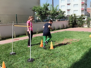 Spor Becerilerini Geliştirmek İçin Bahçe Parkurlarimiz Hazir